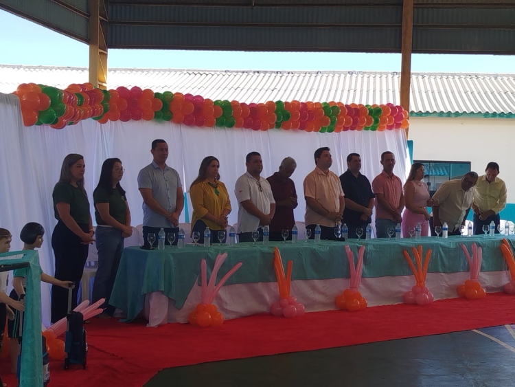 C&acirc;mara Municipal de Vereadores participa da entrega de material escolar na Escola S&atilde;o Jos&eacute;